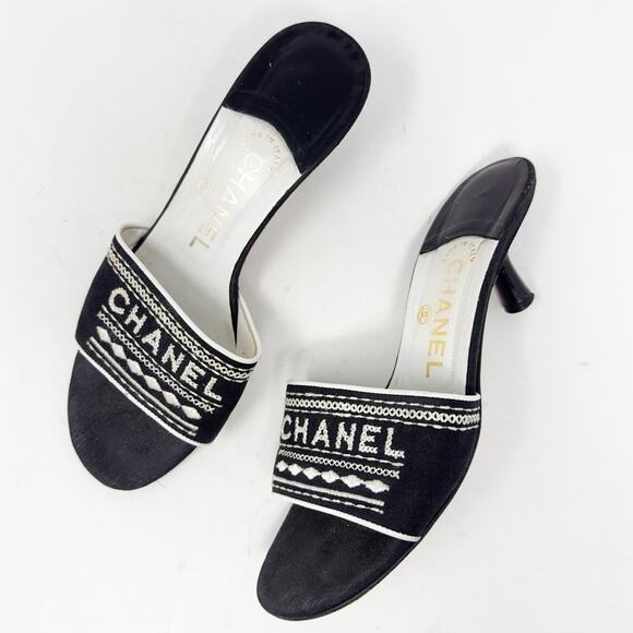 Chanel Vintage Black Embroidered Logo Slide Heels Size 37.5 - Picture 1 of 12